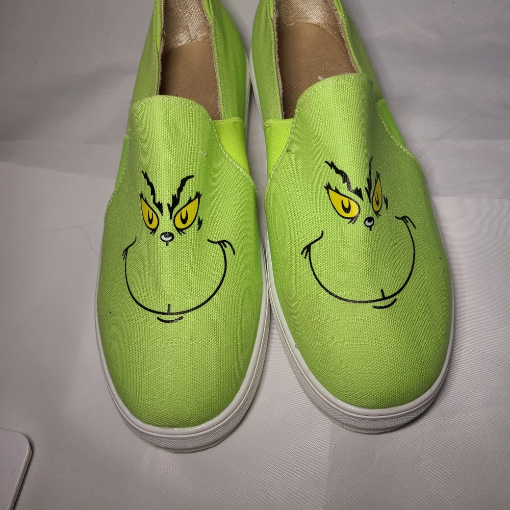 For the Grinch lovers- never been used